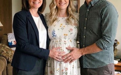 Mio marito visitava costantemente la nostra madre surrogata per “assicurarsi che stesse bene”. Ho nascosto un registratore e quello che ho sentito ha messo fine al nostro matrimonio.