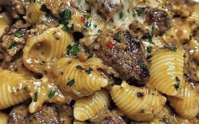 Cremosi gusci di bistecca di paprika — una meraviglia ricca e confortante di una sola pentola in 30 minuti!