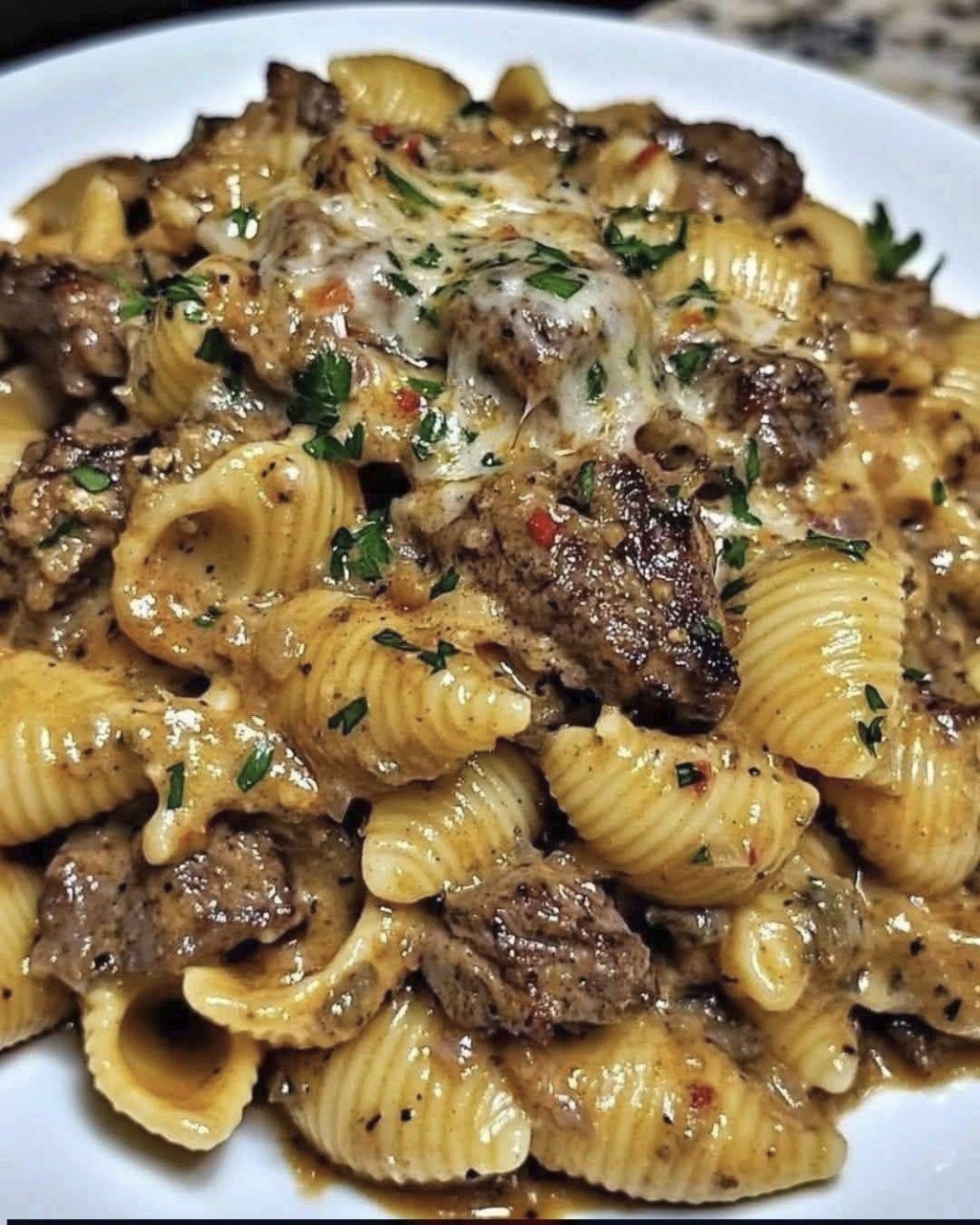 Cremosi gusci di bistecca di paprika — una meraviglia ricca e confortante di una sola pentola in 30 minuti!