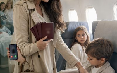 Dieci minuti dopo che il giudice aveva firmato i documenti del mio divorzio, sono salita su un aereo con i miei tre figli mentre la famiglia del mio ex festeggiava la gravidanza della sua amante… Ma ciò che il medico ha detto in quell’ecografia ha distrutto il loro futuro, la loro menzogna e la vittoria che credevano di avermi rubato.