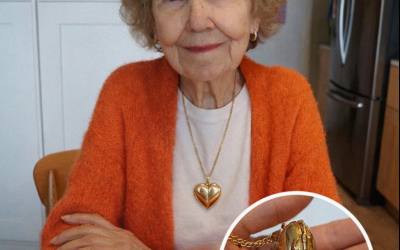 Ho aperto il medaglione della mia defunta mamma, rimasto sigillato con la colla per 15 anni: ciò che nascondeva al suo interno mi ha lasciato senza fiato.